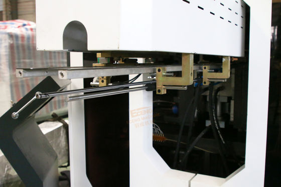 K8 0.5-2L फास्ट वाटर बोतल ब्लोइंग मशीन 65kW उच्च दक्षता के साथ 8 गुहा