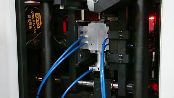 29KW वाटर बॉटल पूरी तरह से स्वचालित पीईटी बोतल ब्लोइंग मशीन 3.6 * 1.6 * 1.9m