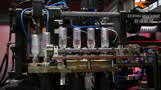 आउटपुट 6000BPH प्रीफॉर्म पीईटी बोतल ब्लोइंग मशीन 220V 50HZ