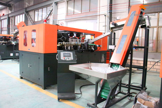 आउटपुट 6000BPH प्रीफॉर्म पीईटी बोतल ब्लोइंग मशीन 220V 50HZ