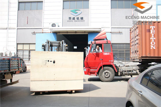 आउटपुट 6000BPH प्रीफॉर्म पीईटी बोतल ब्लोइंग मशीन 220V 50HZ