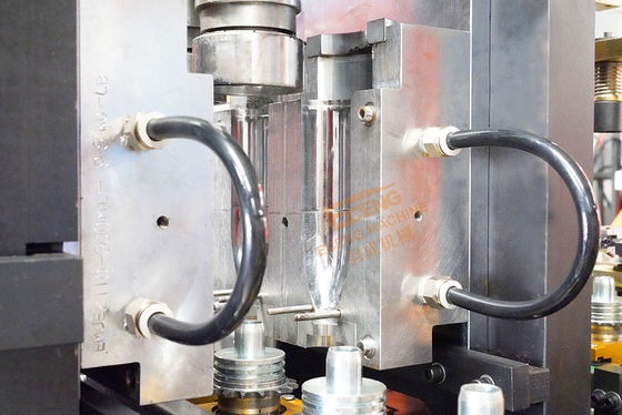 पीसी पीवीसी प्लास्टिक की बोतल स्वचालित पीईटी ब्लोइंग मशीन 27kw 9kg / Cm2